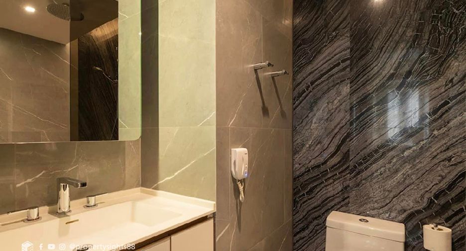 For rent 2 bedrooms condo in Watthana, Bangkok