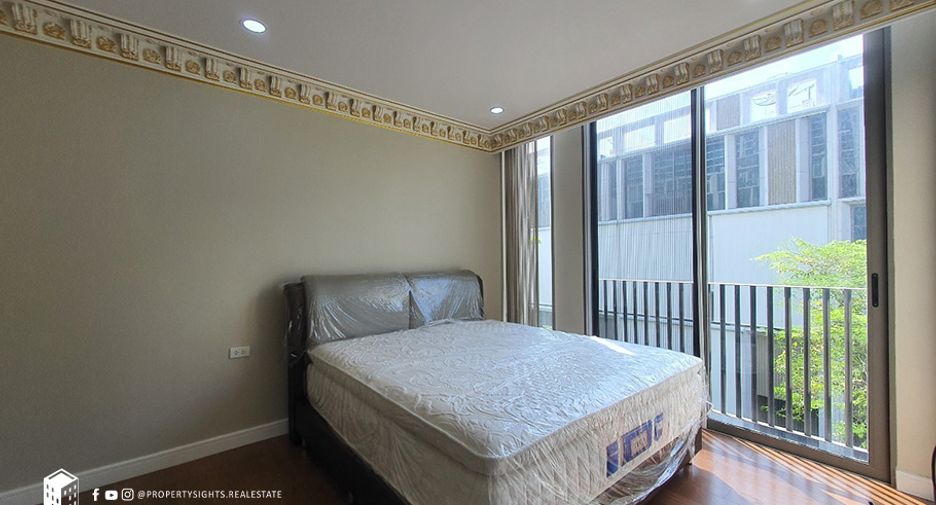 For rent 4 ベッドルーム townhouse in Khlong Toei, Bangkok