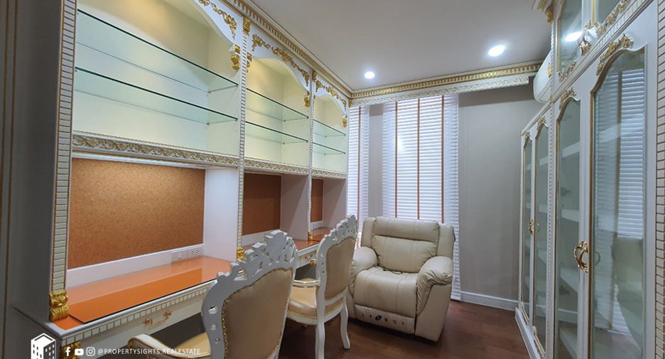 For rent 4 ベッドルーム townhouse in Khlong Toei, Bangkok