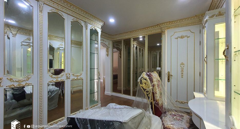 For rent 4 ベッドルーム townhouse in Khlong Toei, Bangkok
