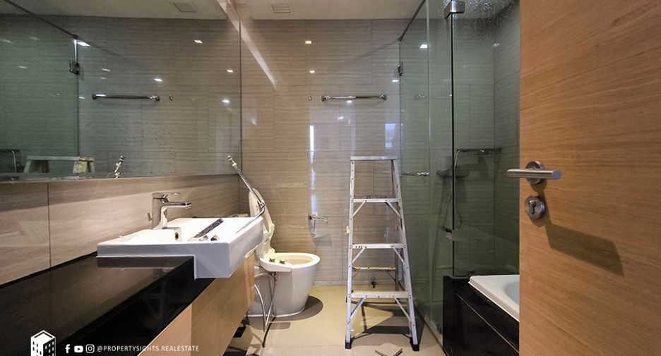 For rent 2 bedrooms condo in Khlong Toei, Bangkok