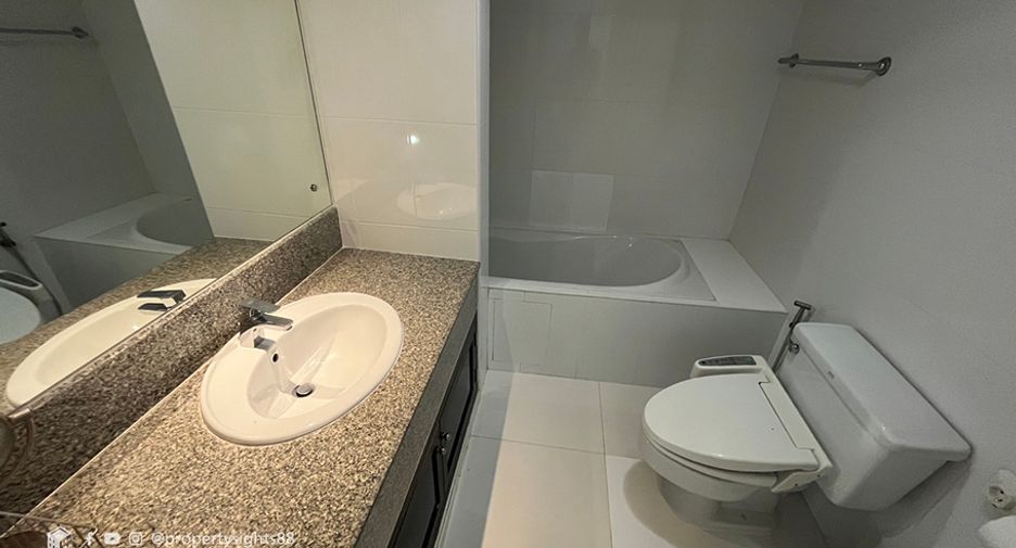 For rent 2 bedrooms condo in Khlong Toei, Bangkok
