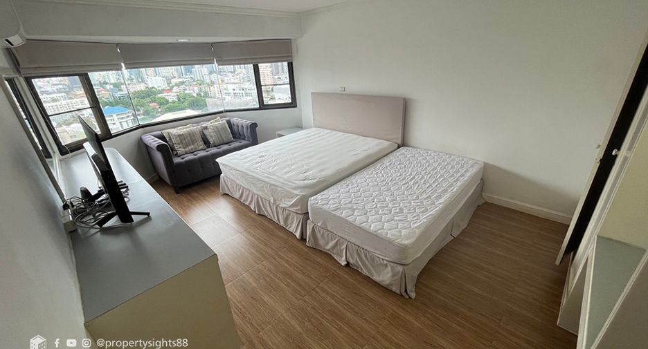 For rent 2 bedrooms condo in Khlong Toei, Bangkok