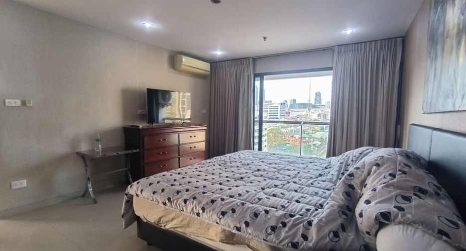 For rent 2 bedrooms condo in Watthana, Bangkok