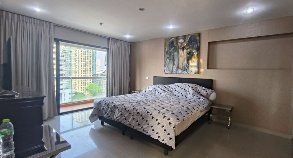 For rent 2 bedrooms condo in Watthana, Bangkok