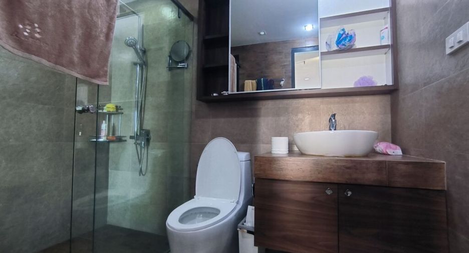 For rent 2 bedrooms condo in Watthana, Bangkok