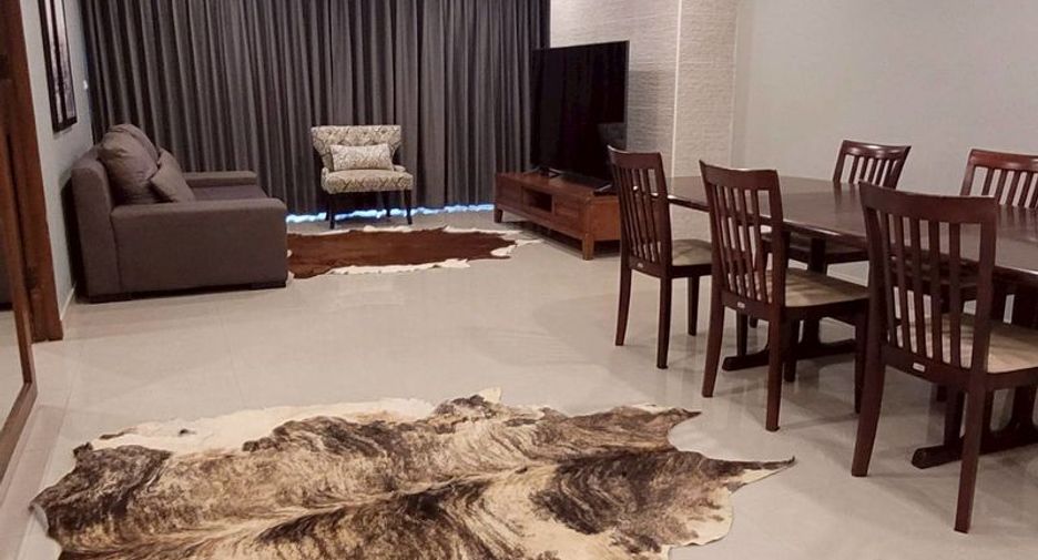 For rent 2 bedrooms condo in Watthana, Bangkok