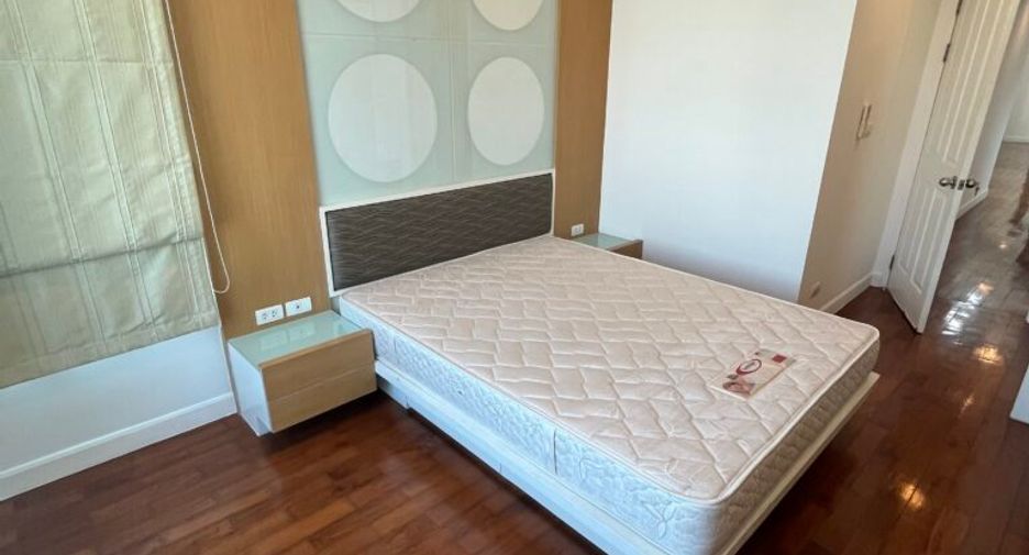 ให้เช่า 3 ห้องนอน คอนโด ใน วัฒนา, กรุงเทพฯ