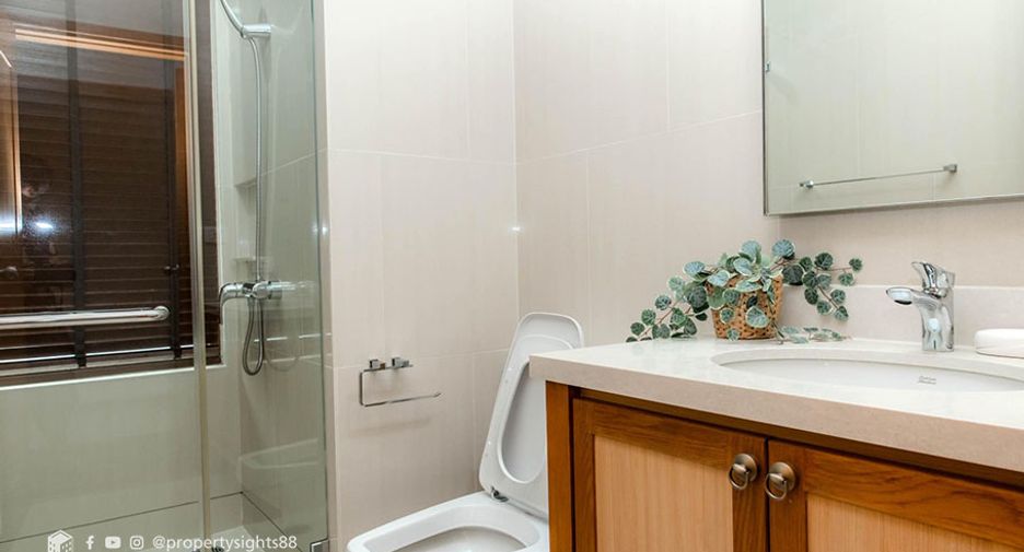 For rent 2 bedrooms condo in Khlong Toei, Bangkok