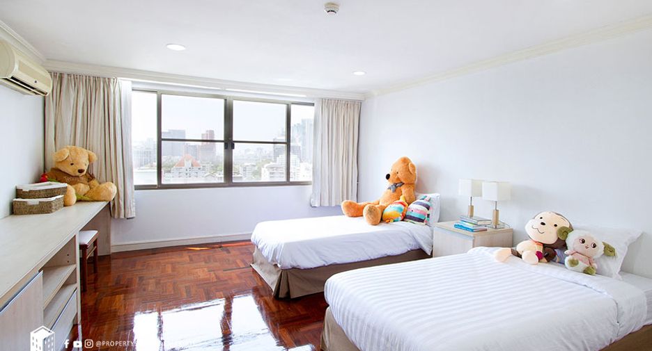 For rent 3 bedrooms condo in Khlong Toei, Bangkok