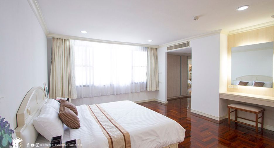 For rent 3 bedrooms condo in Khlong Toei, Bangkok