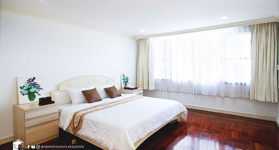 For rent 3 bedrooms condo in Khlong Toei, Bangkok