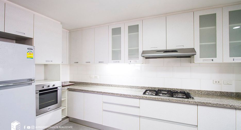 For rent 3 bedrooms condo in Khlong Toei, Bangkok