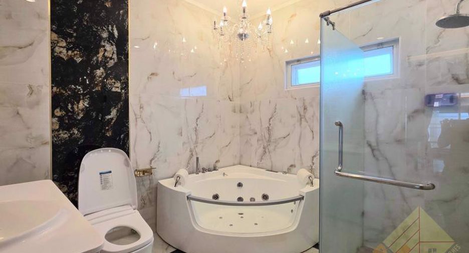 For rent 3 bedrooms house in Huay Yai, Pattaya