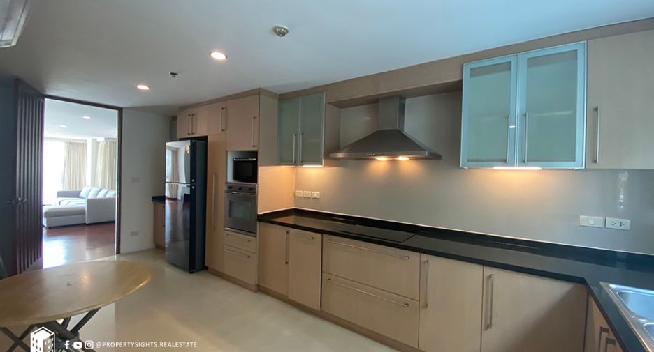 For rent 3 bedrooms condo in Sathon, Bangkok
