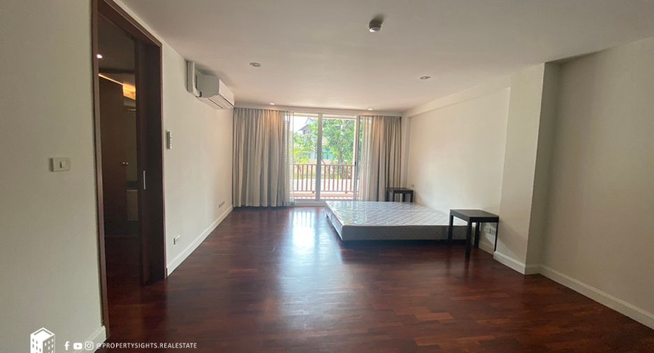 For rent 3 bedrooms condo in Sathon, Bangkok