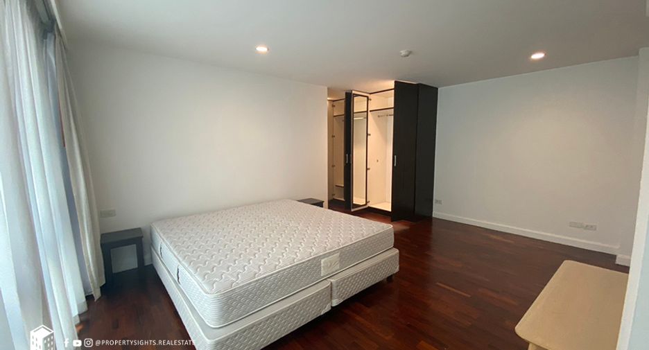 For rent 3 bedrooms condo in Sathon, Bangkok