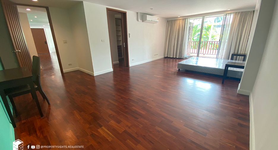 For rent 3 bedrooms condo in Sathon, Bangkok