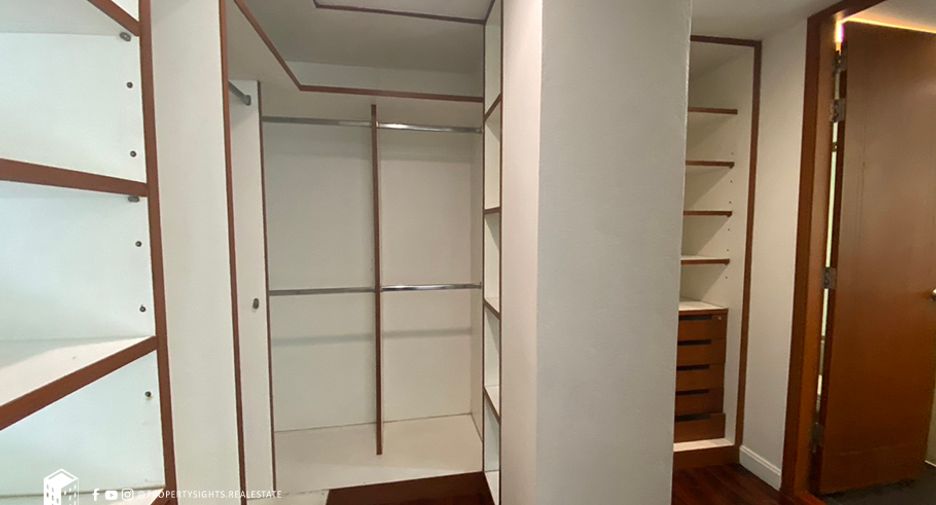 For rent 3 bedrooms condo in Sathon, Bangkok