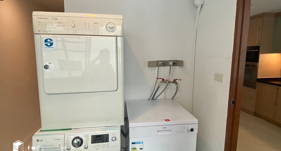 For rent 3 bedrooms condo in Sathon, Bangkok