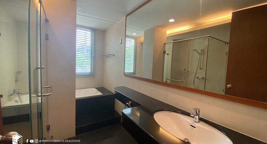 For rent 3 bedrooms condo in Sathon, Bangkok