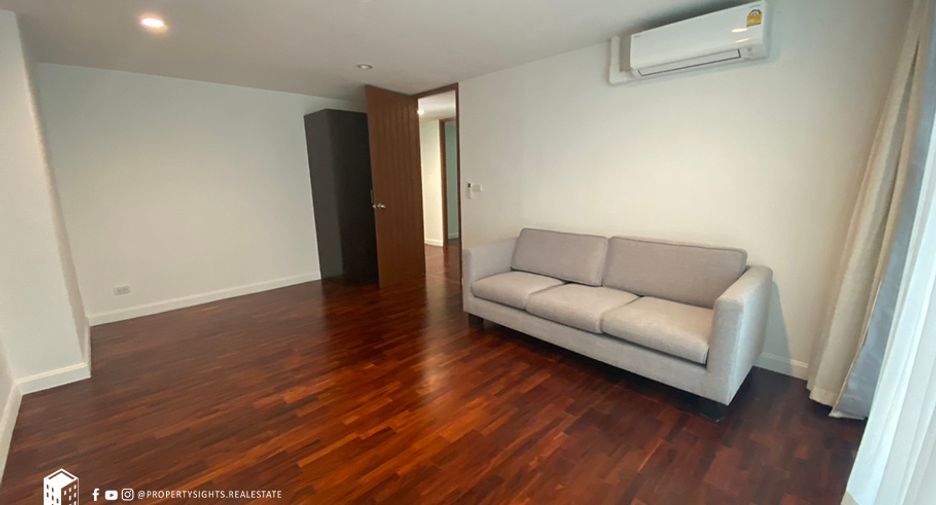 For rent 3 bedrooms condo in Sathon, Bangkok