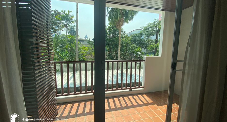 For rent 3 bedrooms condo in Sathon, Bangkok