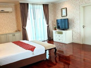 Аренда 4 спальни кондо в Щаттхана, Бангкок