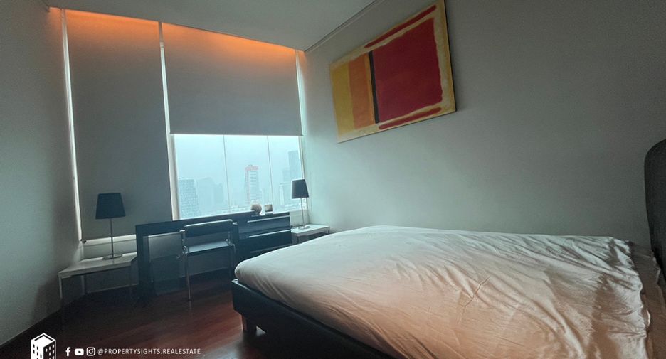 For rent 2 bedrooms condo in Sathon, Bangkok