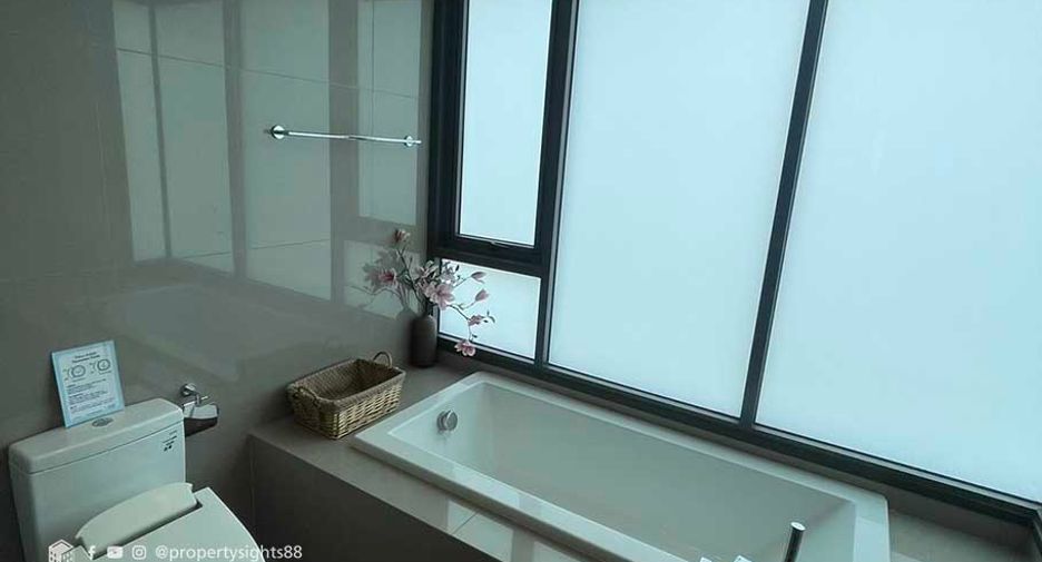 For rent 2 bedrooms condo in Khlong Toei, Bangkok