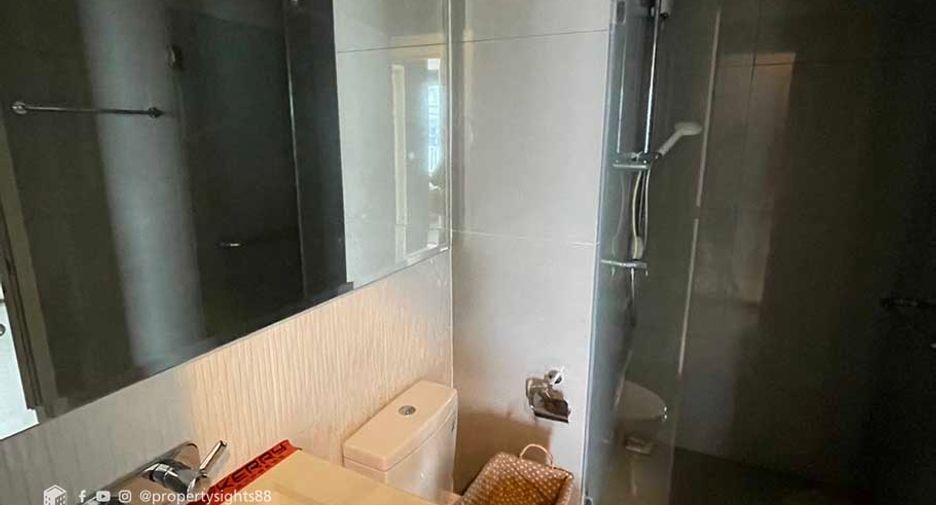 For rent 2 bedrooms condo in Khlong Toei, Bangkok
