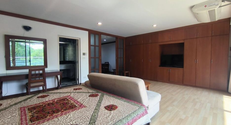 For rent 2 bedrooms condo in Pathum Wan, Bangkok