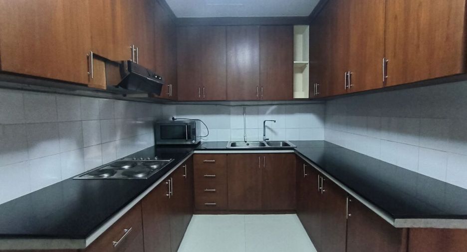 For rent 2 bedrooms condo in Pathum Wan, Bangkok