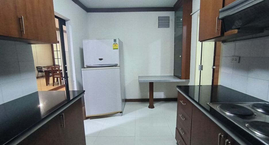 For rent 2 bedrooms condo in Pathum Wan, Bangkok
