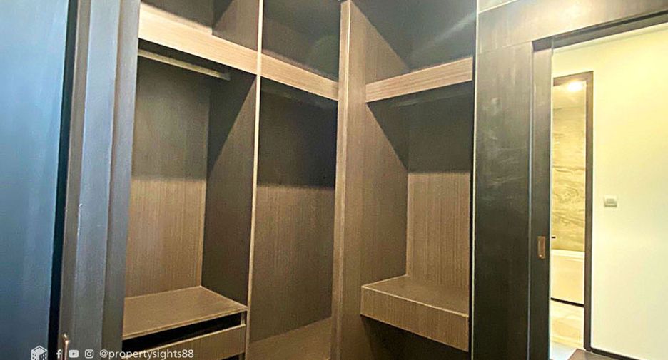 For rent 2 bedrooms condo in Khlong Toei, Bangkok