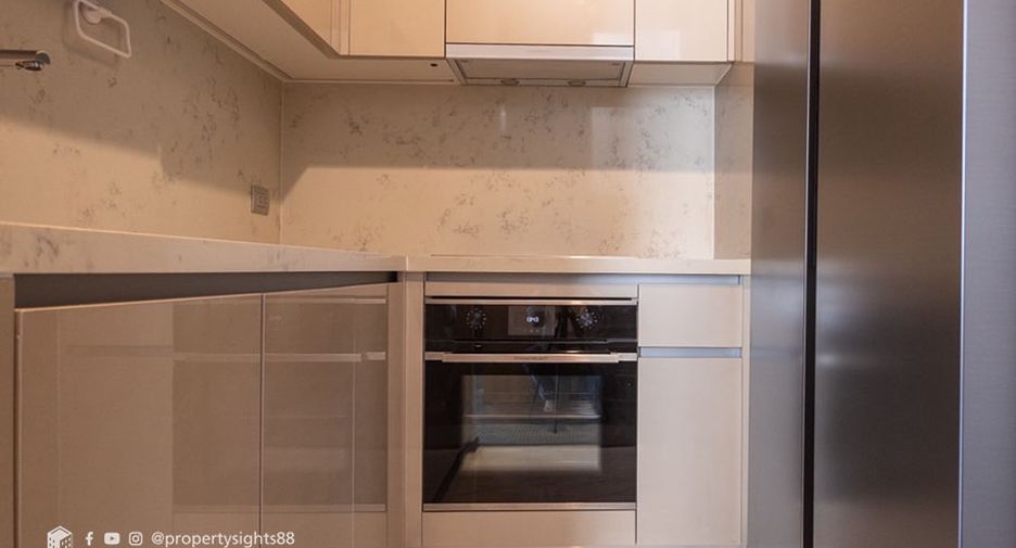 For rent 2 bedrooms condo in Khlong Toei, Bangkok