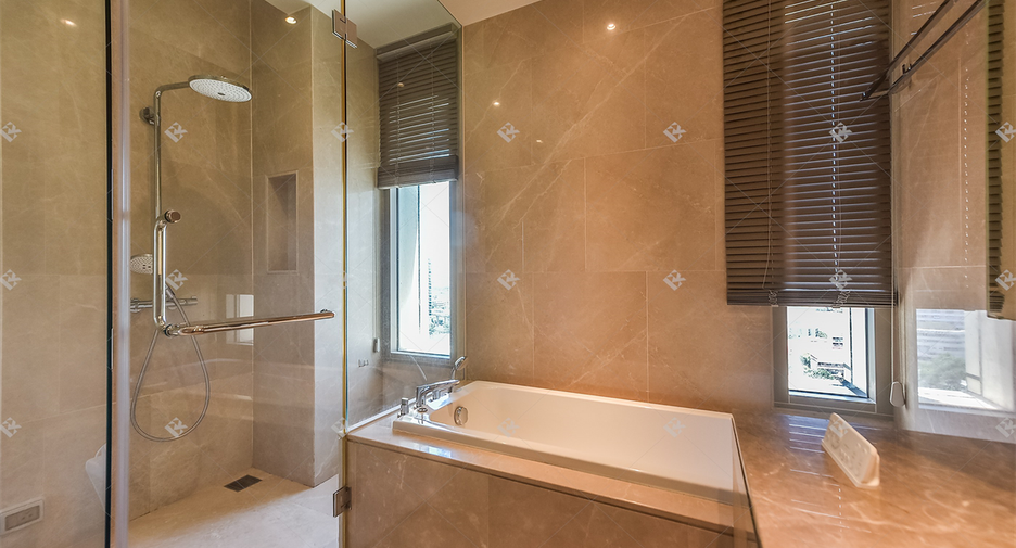 For sale 2 ベッドルーム condo in Khlong San, Bangkok