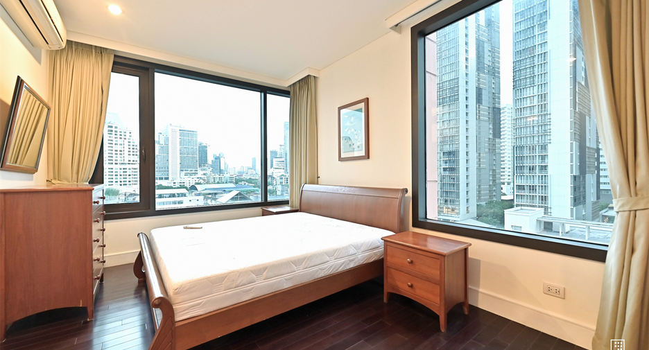 For sale 2 bedrooms condo in Khlong Toei, Bangkok