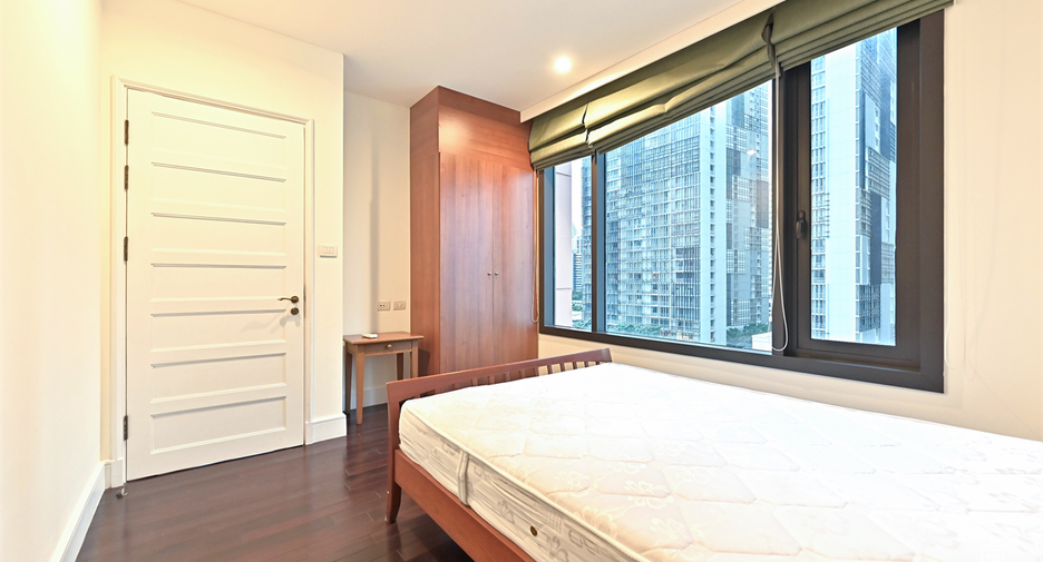 For sale 2 bedrooms condo in Khlong Toei, Bangkok