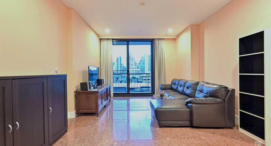 For rent 2 bedrooms condo in Khlong Toei, Bangkok
