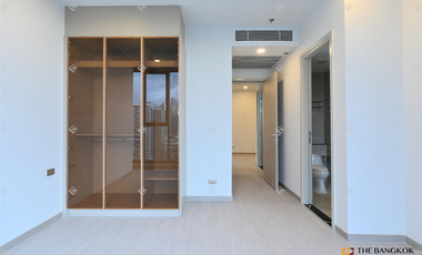 For sale 2 bedrooms condo in Huai Khwang, Bangkok