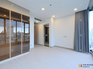 For sale 2 bedrooms condo in Huai Khwang, Bangkok