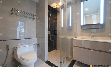 For sale 2 bedrooms condo in Huai Khwang, Bangkok