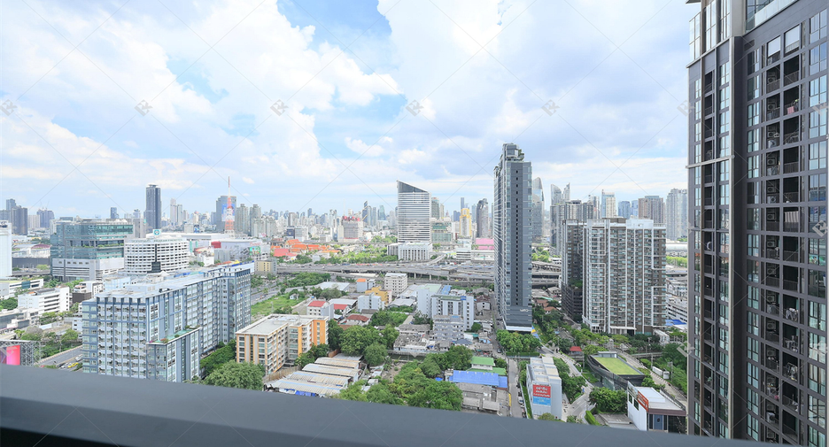 出售 1 卧室 公寓 在 Huai Khwang, 曼谷