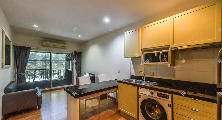 For rent 2 bedrooms condo in Pathum Wan, Bangkok