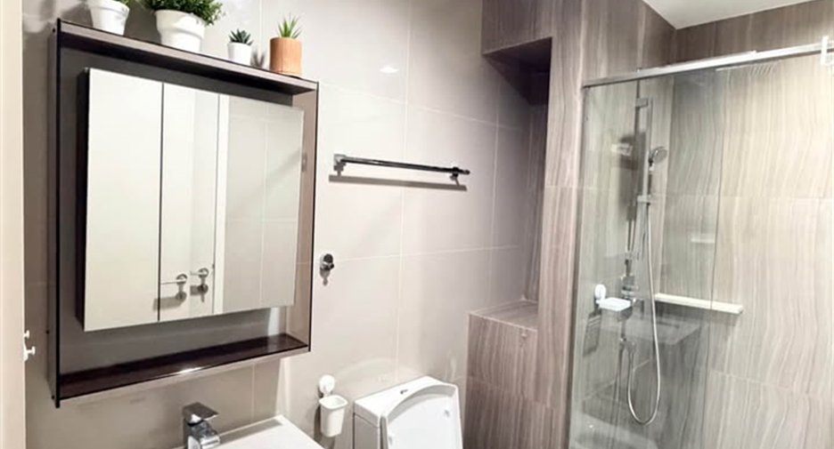 For rent 2 bedrooms condo in Phaya Thai, Bangkok