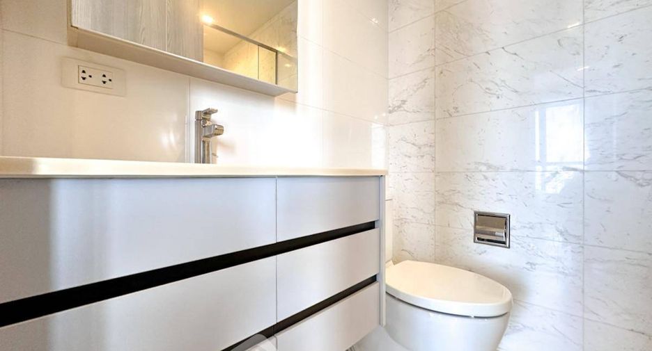 For sale 2 bedrooms condo in Watthana, Bangkok