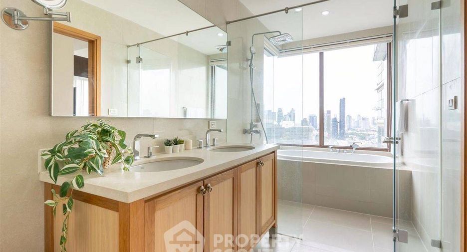 For sale 2 bedrooms condo in Khlong Toei, Bangkok