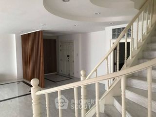 For rent 3 bedrooms condo in Bang Phlat, Bangkok