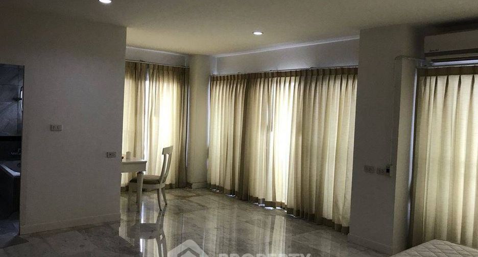 For rent 3 bedrooms condo in Bang Phlat, Bangkok